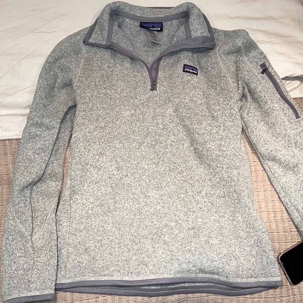 Light grey women’s Patagonia pullover jacket